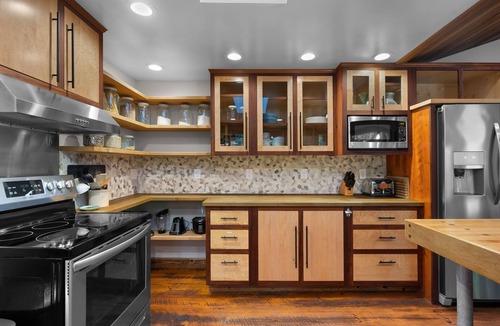 Marmot House | Howard's Hideaway Riverfront Pet Friendly Cabin