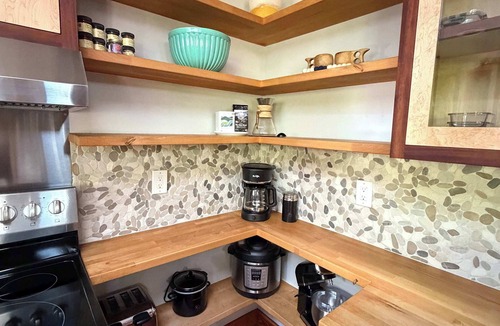 Marmot House | Howard's Hideaway Riverfront Pet Friendly Cabin