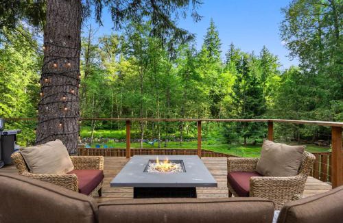 Marmot House | Howard's Hideaway Riverfront Pet Friendly Cabin