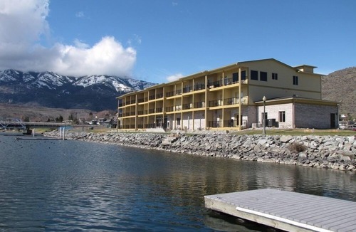 Pateros Hotel | Howards On The River