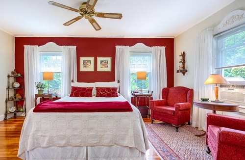 Fitchburg Bed & Breakfast | Howarth House B&B