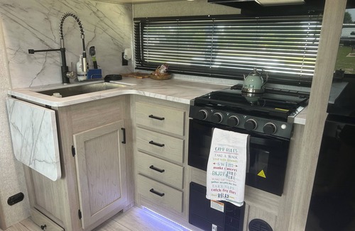 Coulter Sub Mcgee House | Howdy 2024 RV & Resort, 10mi to TX A&M, comfy beds,lots amenities incl,sleeps 4!