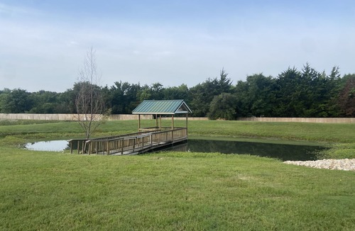 Coulter Sub Mcgee House | Howdy 2024 RV & Resort, 10mi to TX A&M, comfy beds,lots amenities incl,sleeps 4!