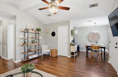 La Brisa House | Howdy Hang Out - Cozy, Cute and Comfortable House! home