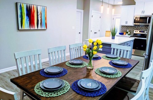 Flour Bluff House | Howdy Holiday: Modern Family Getaway