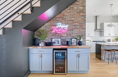 Chestnut House | Howdy House - Pool - Grill - Downtown Views - Walkable Coffee Shops
