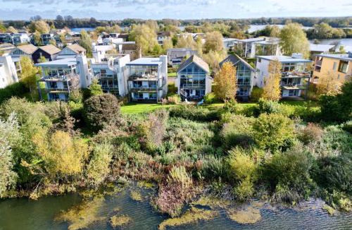 Malmesbury House | Howells Mere 70, Sunnybank