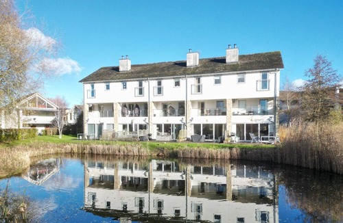 Malmesbury House | Howells Mere 47, Robin Lodge