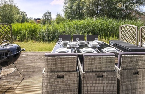 Malmesbury House | Howells Mere 47, Robin Lodge