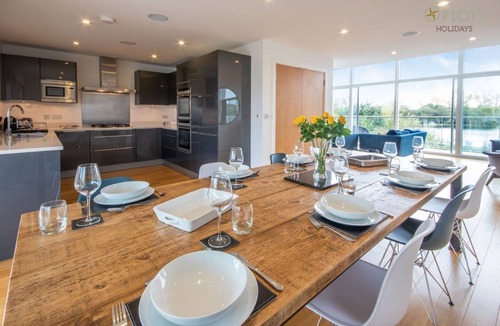 Malmesbury House | Howells Mere 70, Sunnybank