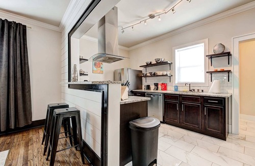 Lincoln Terrace Apartment | Howes Capitol I - Sleek & stylish, walk to OU Med