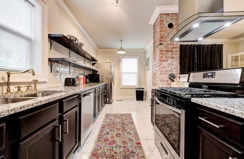 Lincoln Terrace Apartment | Howes Capitol II-Sleek & spacious-walk to OU Med