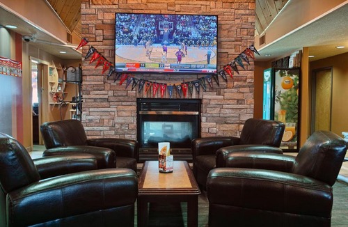 Red Lake Hotel | Howey Bay Motel