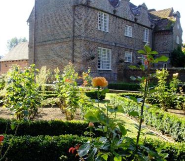 Stuppington Hotel | Howfield Manor Hotel