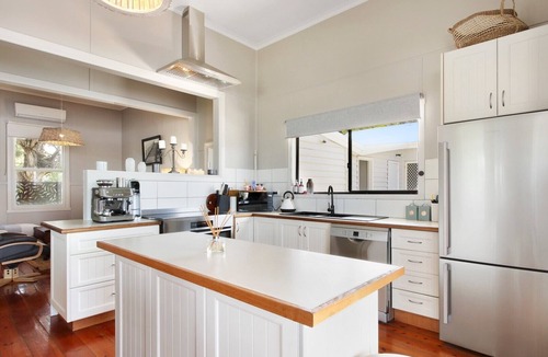 Metung Hotel | Howitt House | Central Metung Village Retreat