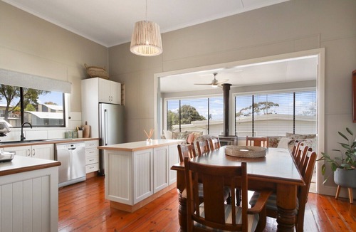 Metung Hotel | Howitt House | Central Metung Village Retreat