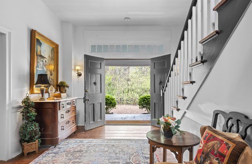 Bellevue House | Hows Manor - Luxury Historic Farmhouse Circa 1840