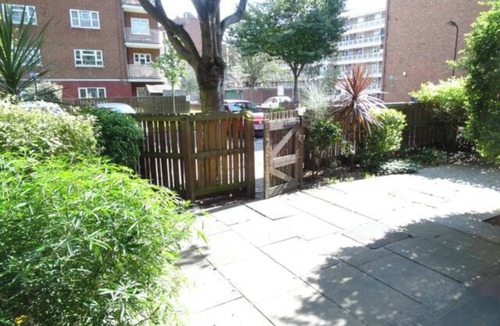 Hoxton West Apartment | Hoxton apartment with Parking Sleeps 6