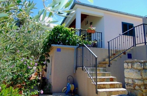 Donje Selo Apartment | Apartment Jagoda - next to the sea: A1(4) - Cove Donja Krusica (Donje selo), Island Solta, Croatia