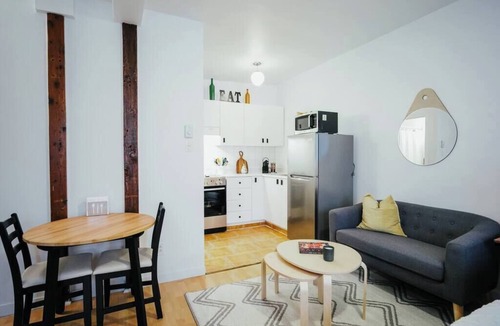 De Lorimier Apartment | HRésidences: Cozy Studio in the Plateau Mont Royal