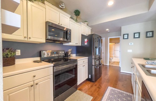 Lakeland Condo | HT901 - Impressive lakefront condo!