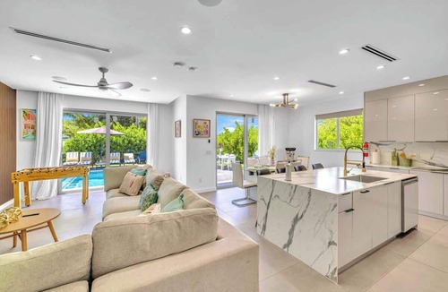 South Middle River House | HTD Pool-BBQ-Games-Near Las Olas