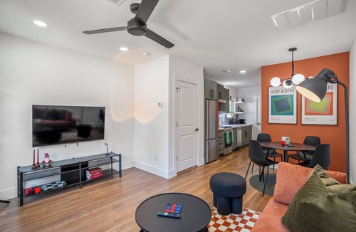 Greater East End Apartment | Htown eclectic funk vibe A - 3 km from FIFA Fest