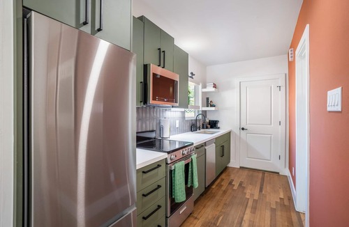Greater East End Apartment | Htown eclectic funk vibe A - 3 km from FIFA Fest