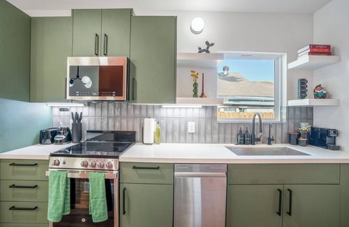 Greater East End Apartment | Htown eclectic funk vibe A - 3 km from FIFA Fest