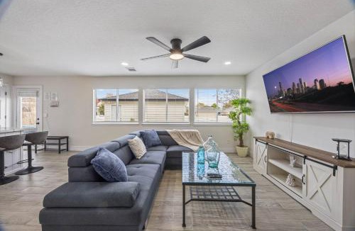 Houston House | Htown Getaway Game Room BBQ Fire Pit Sleeps 16