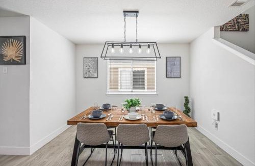 Houston House | Htown Getaway Game Room BBQ Fire Pit Sleeps 16