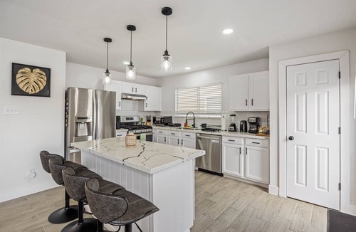 Houston House | Htown Getaway | Game Room BBQ Fire Pit Sleeps 16