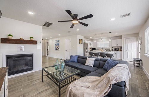 Houston House | Htown Getaway | Game Room BBQ Fire Pit Sleeps 16