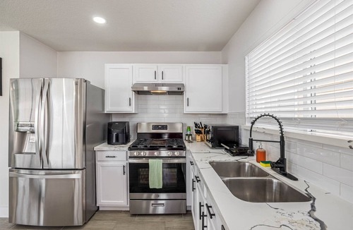 Houston House | Htown Getaway | Game Room BBQ Fire Pit Sleeps 16