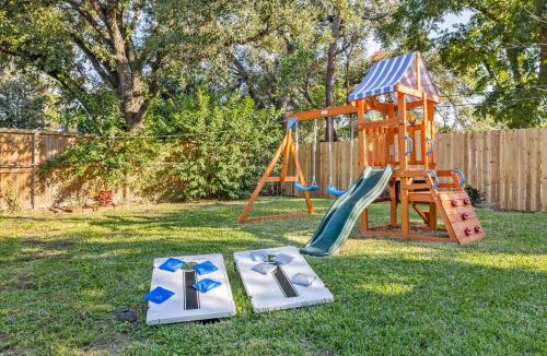 Central Southwest House | Htown Hot Tub Getaway Swing Set BBQ Yard Games
