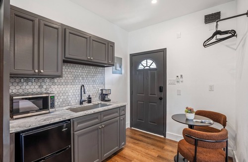 Greater East End Apartment | HTX Ultra Studio Suite #3 - 2 km from FIFA Fest