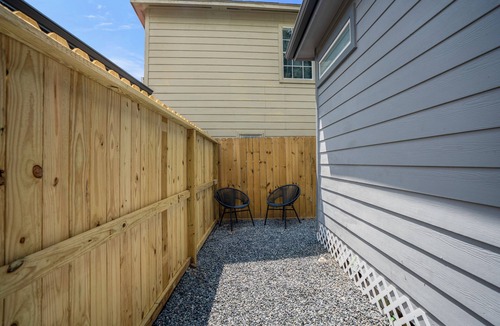 Greater East End Apartment | HTX Ultra Studio Suite #3 - 2 km from FIFA Fest
