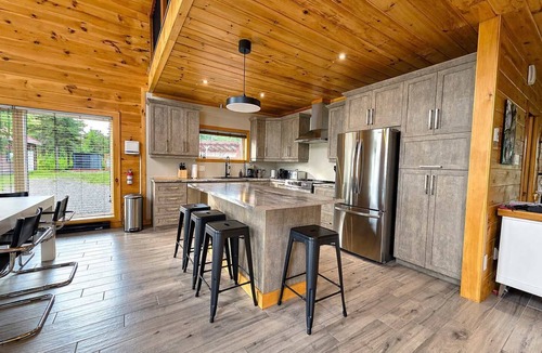 Saint-David-de-Falardeau Ski Chalet | Huard | Tavata Chalets | Petit paradis sur le lac