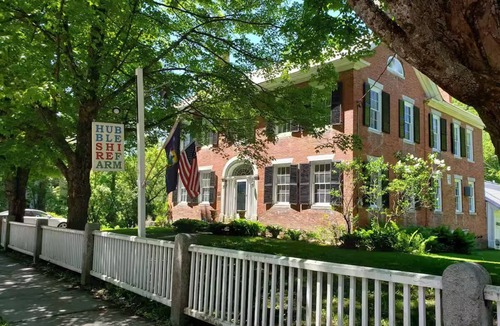Chelsea Bed & Breakfast | Hubble Shire Farm French Queen Suite