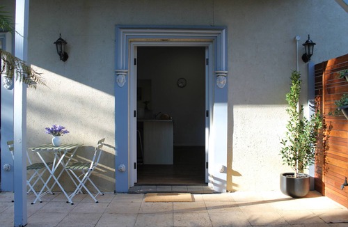 Ashton Cottage | Huckleberry Adelaide Hills - midcentury magic in a peaceful bush setting