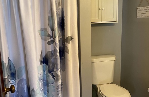 Lake George Cottage | Huckleberry Cottage at Cozy Nook