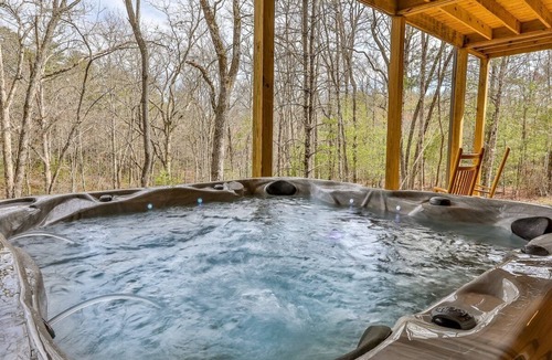 Natures Courtyard Cabin | Huckleberry Hideaway