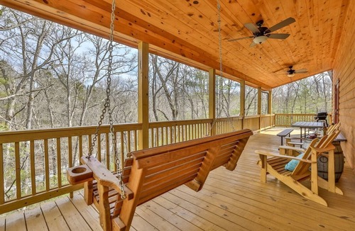 Natures Courtyard Cabin | Huckleberry Hideaway