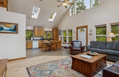 Manzanita House | Huckleberry House