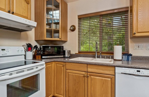 Manzanita House | Huckleberry House