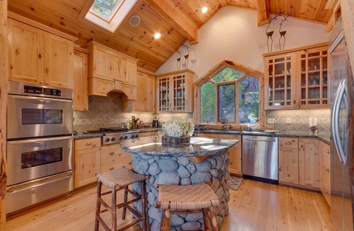Ridgewood House | Huckleberry - Luxury Lake View 4BR in North Lake with Private Hot Tub