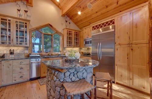 Ridgewood House | Huckleberry - Luxury Lake View 4BR in North Lake with Private Hot Tub