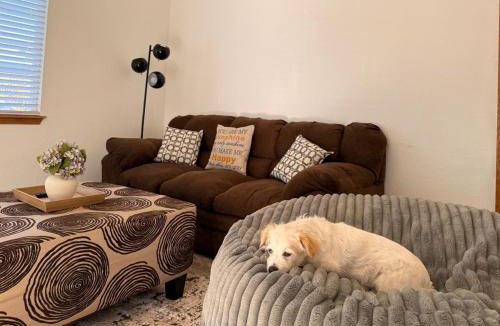 Hillcrest House | Huckleberry's Hideaway