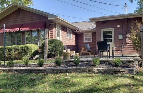 West Lafayette House | Huddle, Cuddle, and Boiler Up - Steps from Purdue Campus
