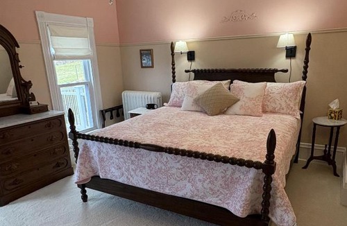 Town of Reading Bed & Breakfast | Hudson Manor Bed & Breakfast
